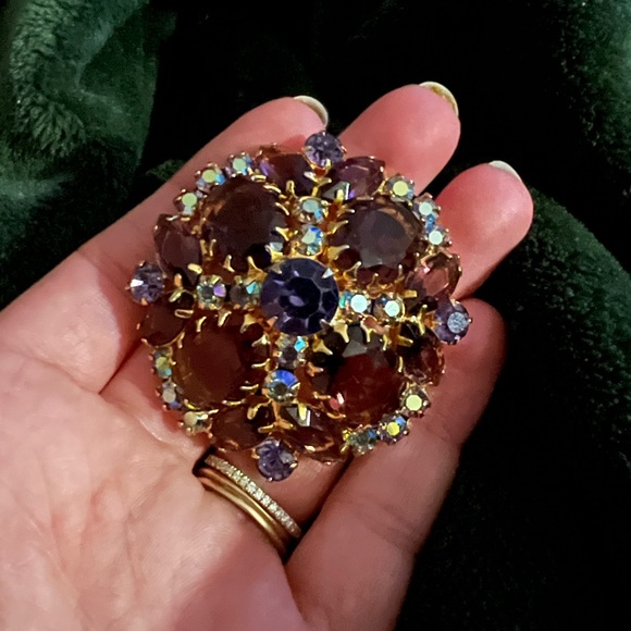 Juliana Brooch - Picture 1 of 4